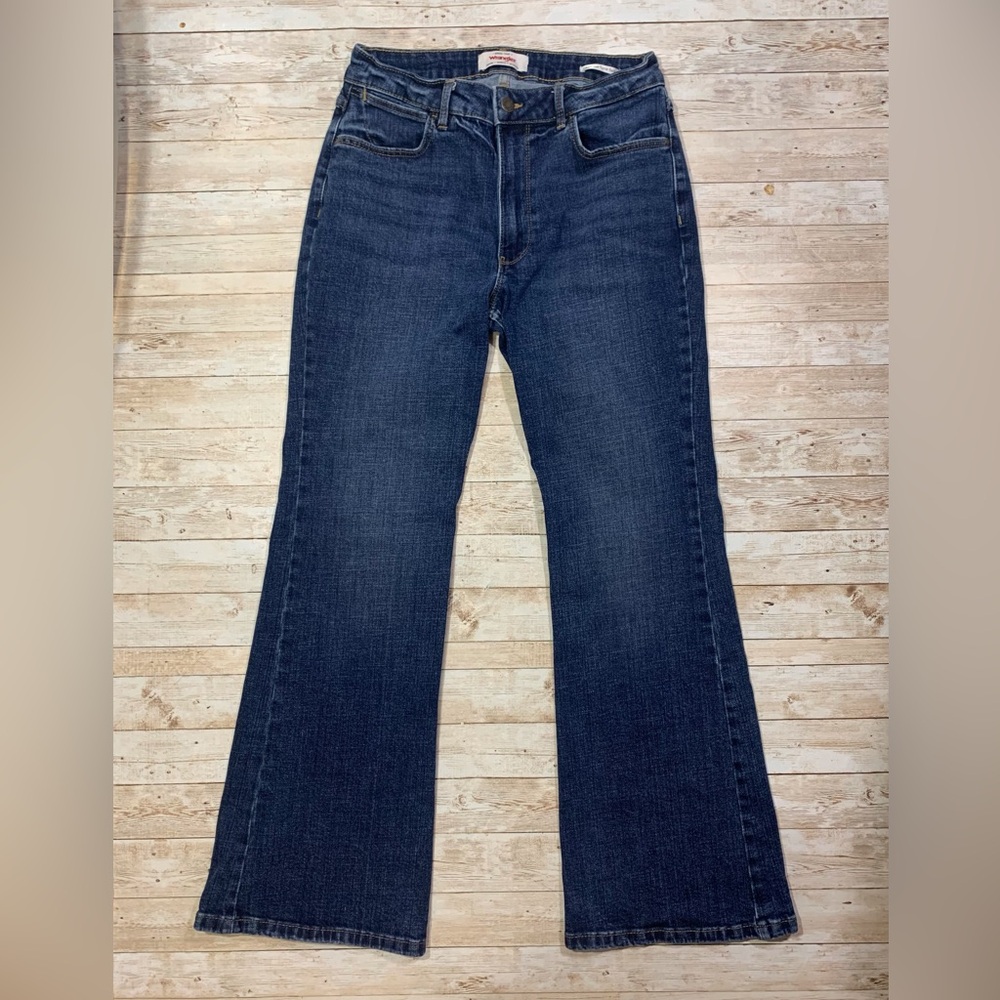 Wrangler Women’s High Rise Fierce Flare Jeans Medium Wash Size 8 X 30 (29X30)